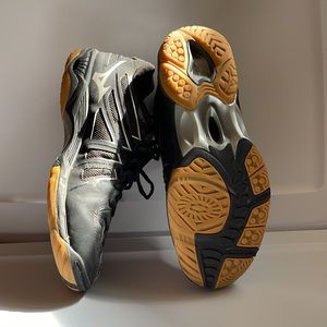 Mizuno volleyball court shoes